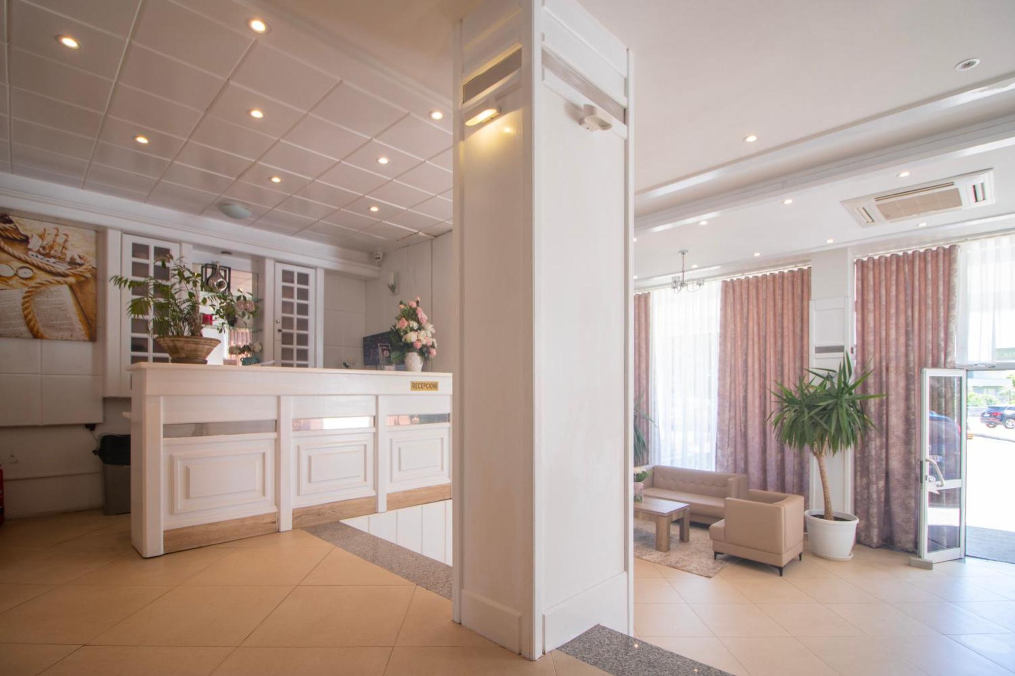 Hotel Princ 골렘 외부 사진